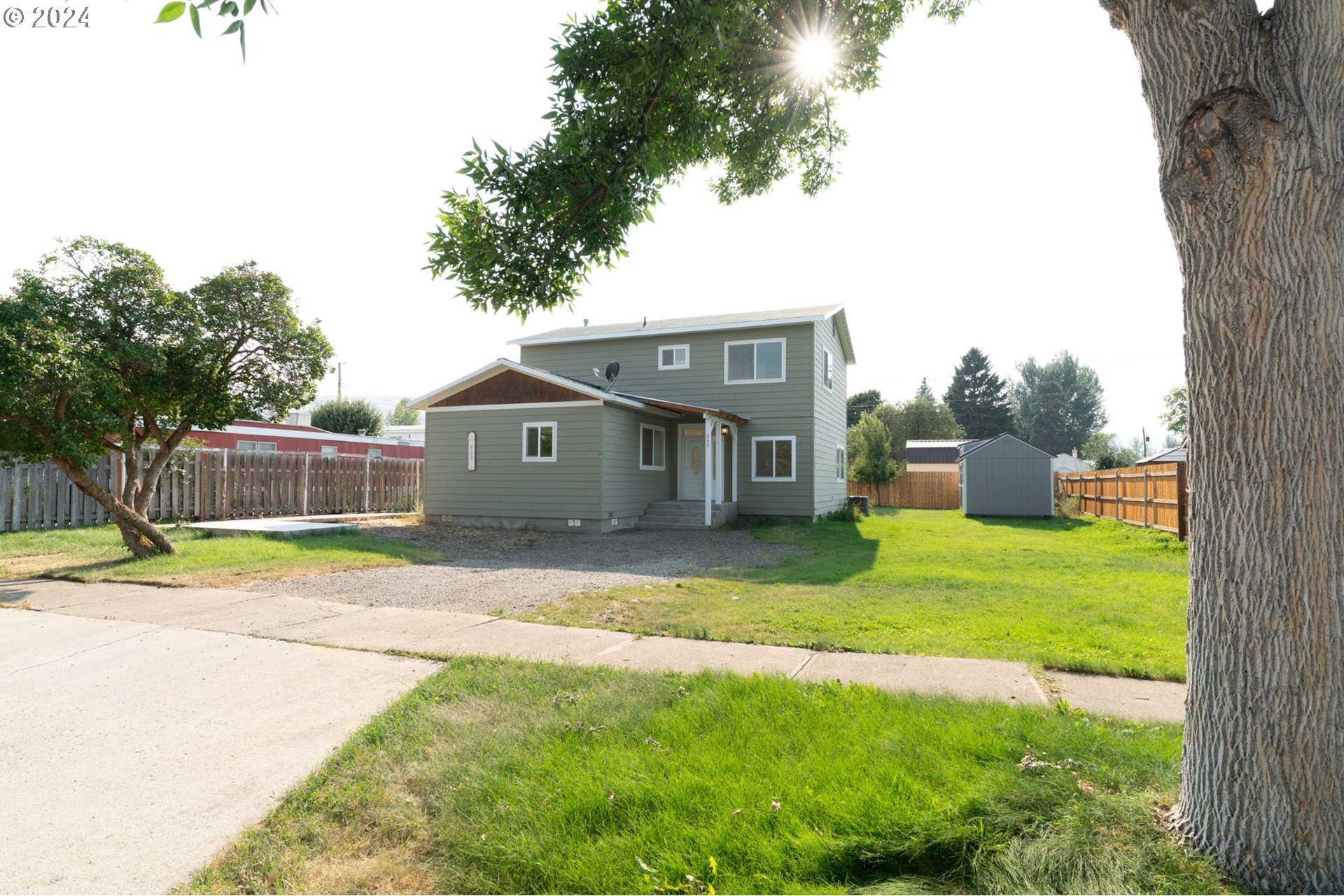 photo 1: 935 WALNUT ST, Baker City OR 97814