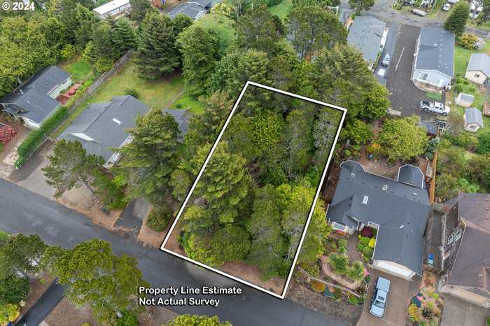 photo 2: 70 Pacific ST, Depoe Bay OR 97341