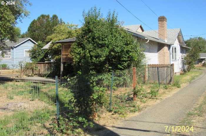 photo 16: 3604 CARNES RD, Roseburg OR 97471