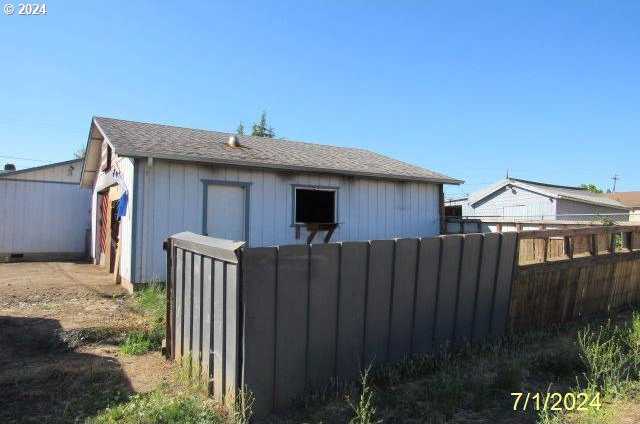 photo 2: 3604 CARNES RD, Roseburg OR 97471