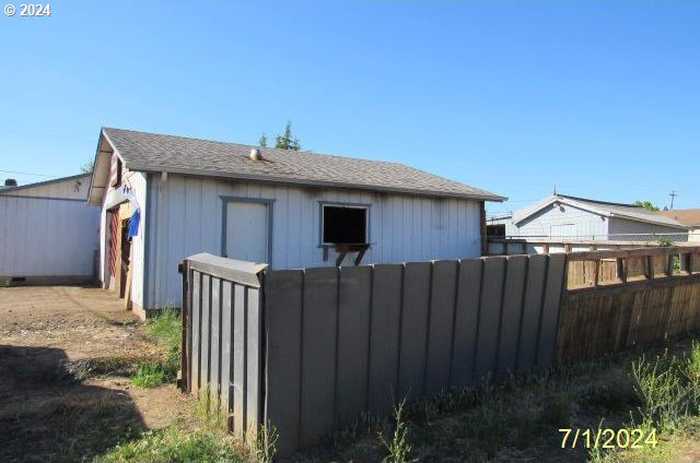 photo 2: 3604 CARNES RD, Roseburg OR 97471