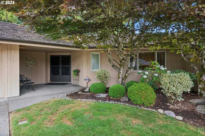 photo 2: 7367 SW EASTMOOR TER, Portland OR 97225