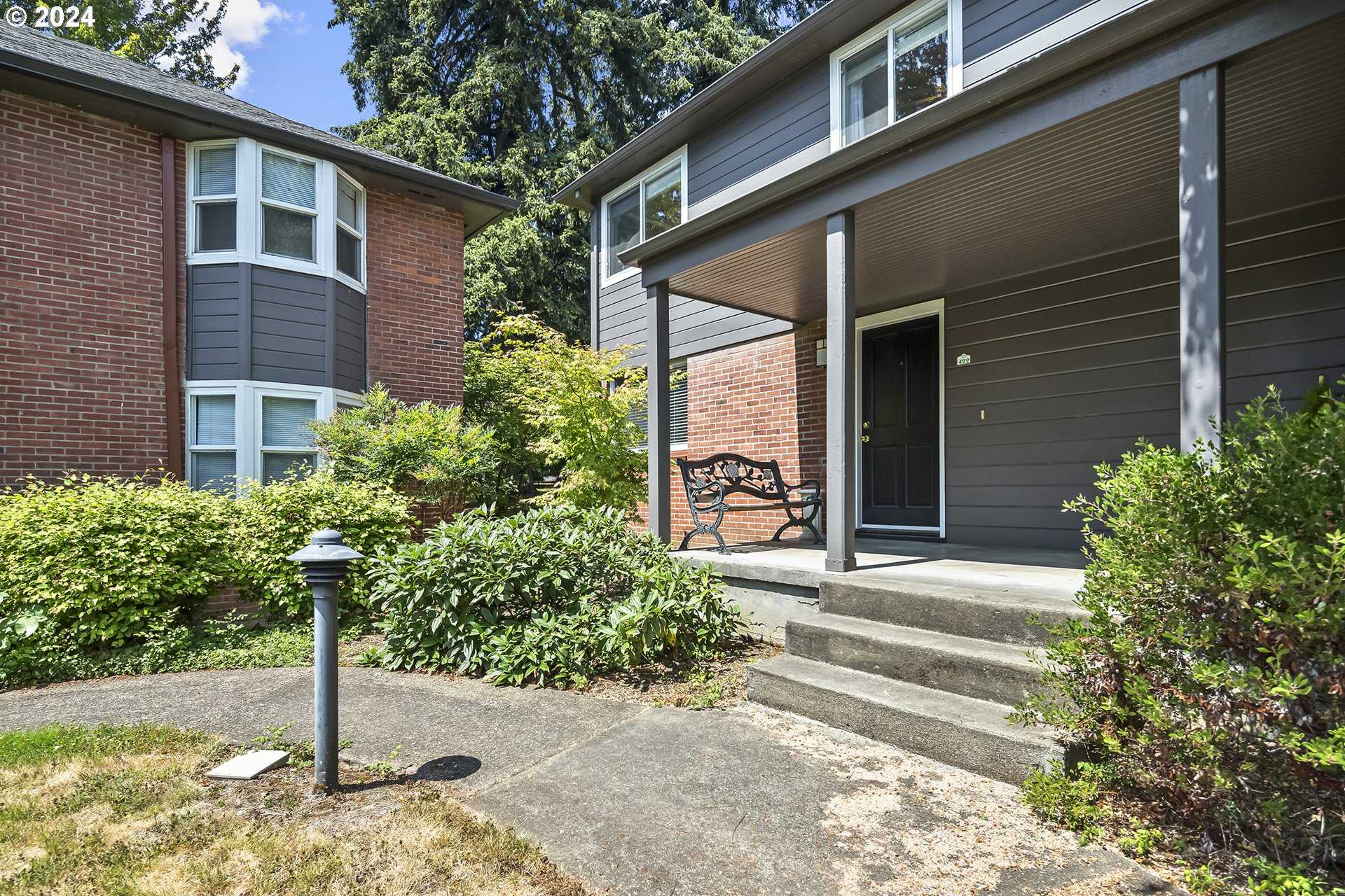 photo 1: 422 S STATE ST, Lake Oswego OR 97034