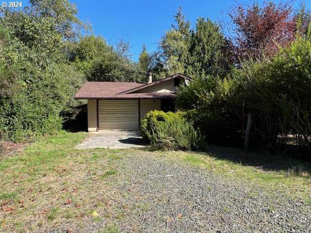 photo 1: 94821 RAMBLEWOOD LN, Coquille OR 97423