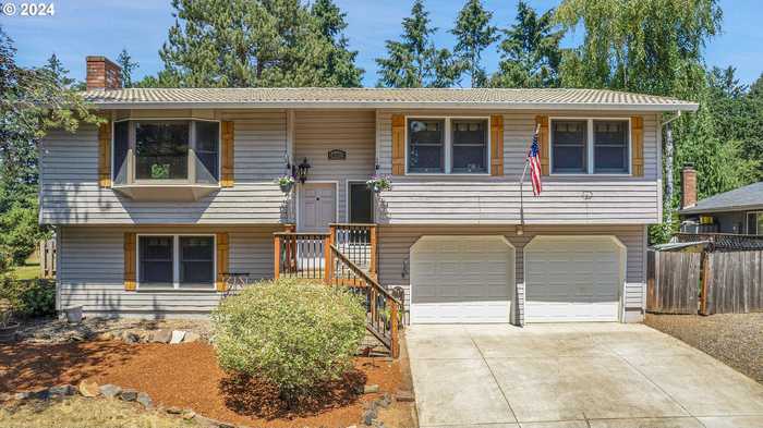 photo 1: 14815 S GREENTREE DR, Oregon City OR 97045