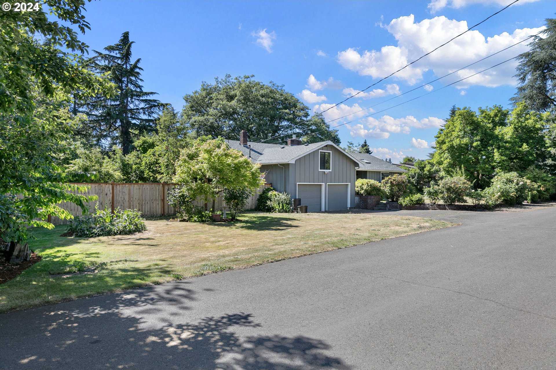 photo 3: 940 FORRESTER WAY, Eugene OR 97401