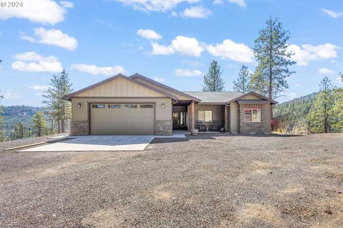 photo 1: 8425 NE MILL CREEK RD, Prineville OR 97754