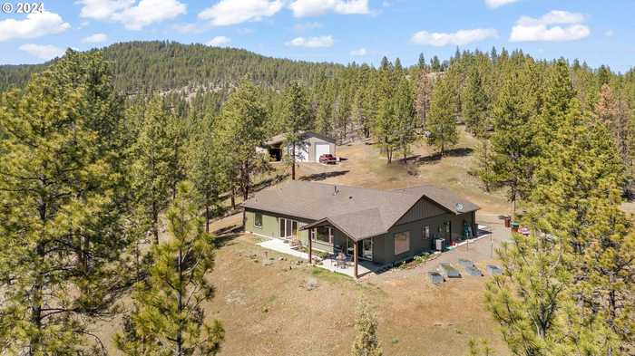 photo 2: 8425 NE MILL CREEK RD, Prineville OR 97754