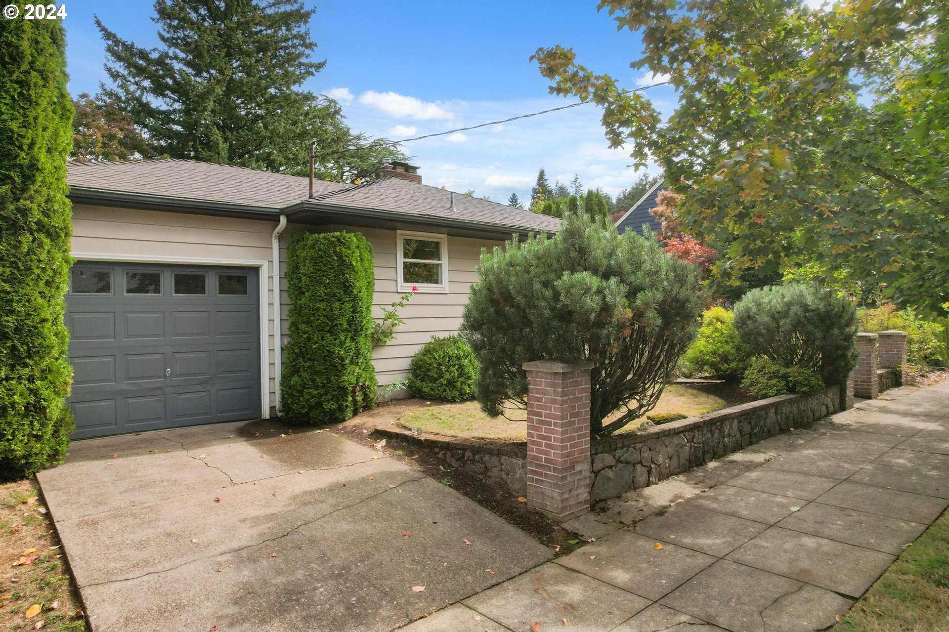 photo 2: 8100 N WOOLSEY AVE, Portland OR 97203