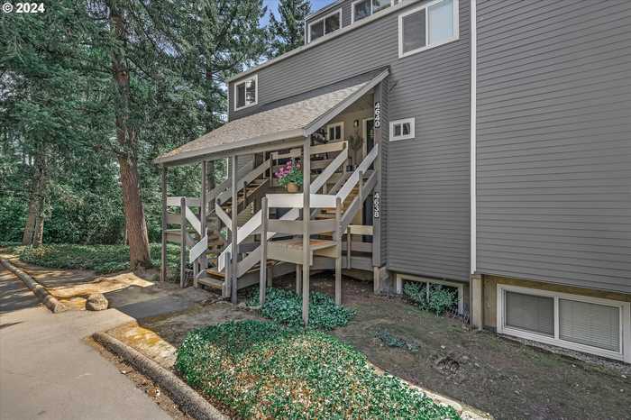 photo 1: 4638 LOWER DR, Lake Oswego OR 97035