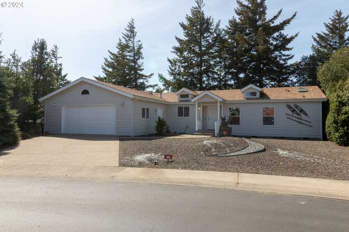 photo 1: 933 30TH WAY, Florence OR 97439