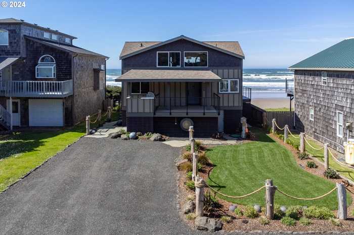 photo 2: 6455 NW FINISTERRE AVE, Yachats OR 97498