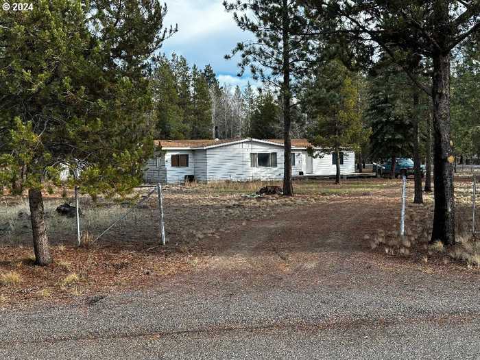 photo 2: 52406 DEER FIELD DR, La Pine OR 97739