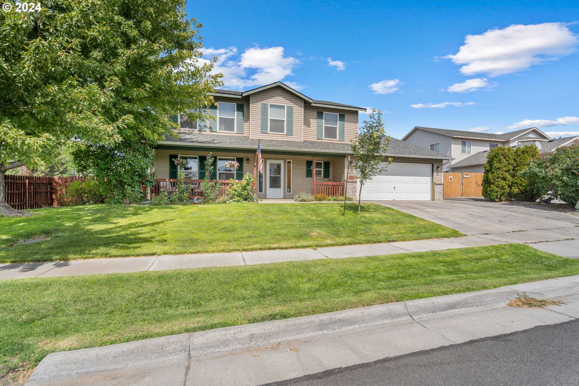 photo 1: 407 NE QUAIL CT, Hermiston OR 97838