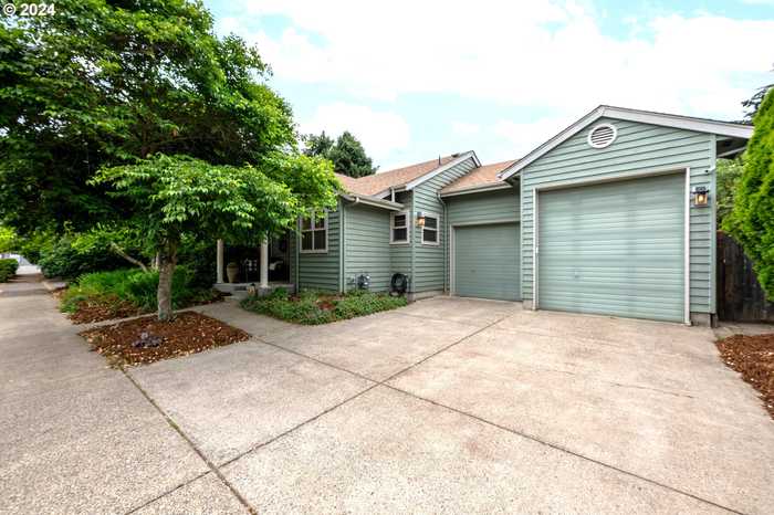 photo 1: 1630 KINGS NORTH ST, Eugene OR 97401