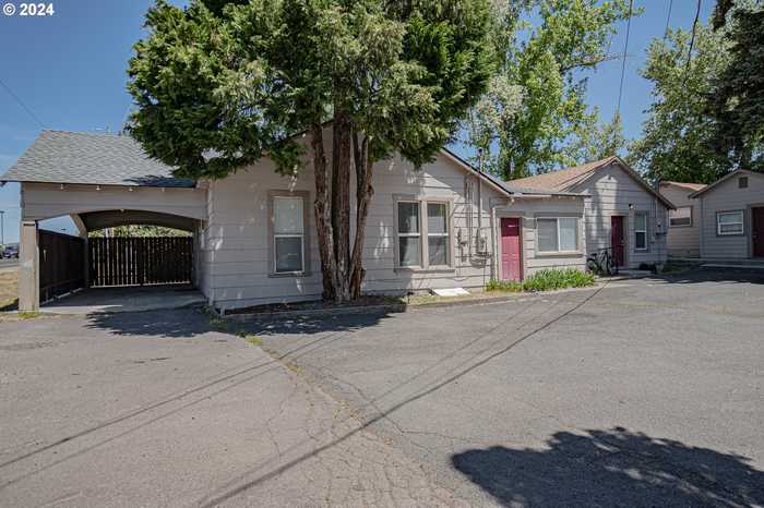 photo 2: 2451 BIEHN ST, Klamath Falls OR 97601