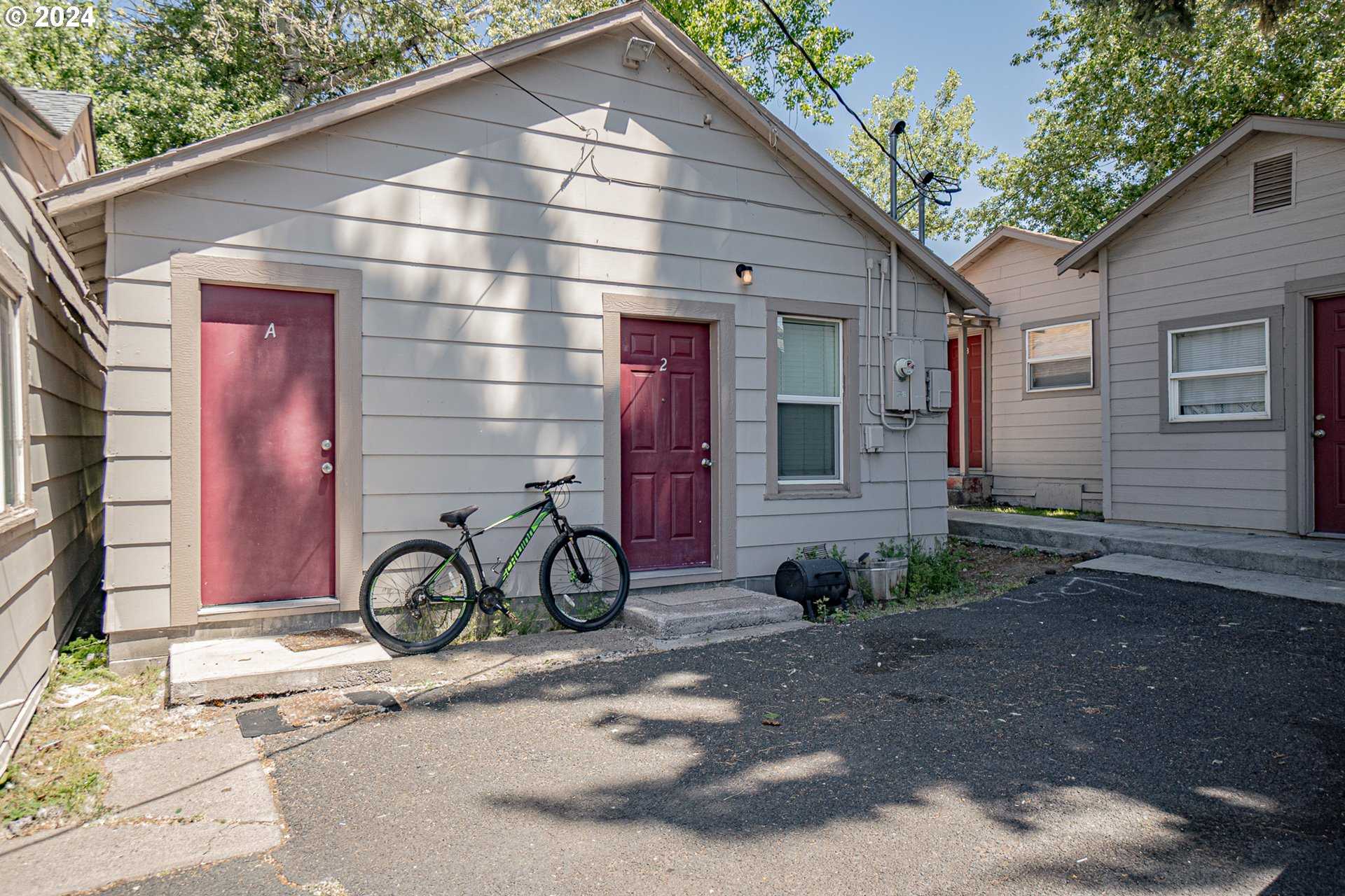 photo 3: 2451 BIEHN ST, Klamath Falls OR 97601