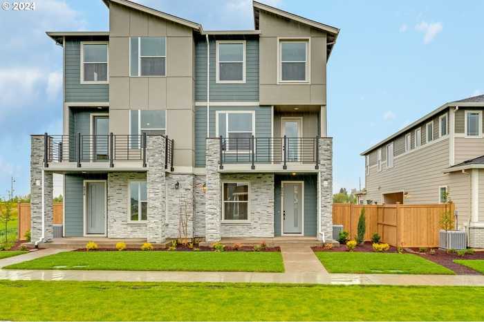 photo 1: 8064 SE Bridge LN Unit 1223, Hillsboro OR 97123