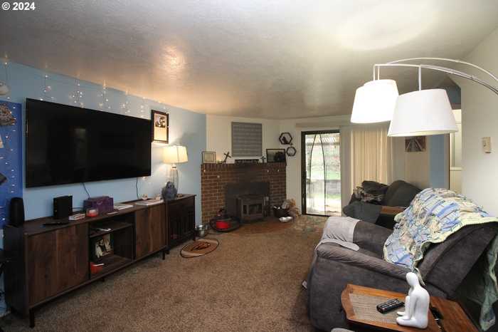 photo 2: 3881 EDGEWOOD DR, North Bend OR 97459