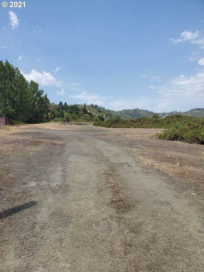 photo 2: 436 QUARRY RD, Roseburg OR 97470