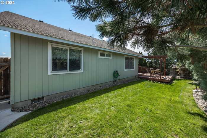 photo 25: 63281 CARLY LN, Bend OR 97701