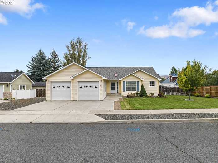 photo 1: 930 ELKHORN DR, Baker City OR 97814