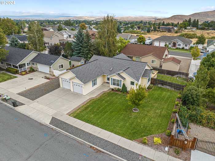 photo 2: 930 ELKHORN DR, Baker City OR 97814