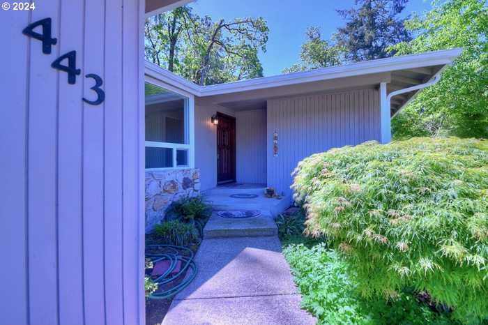 photo 2: 443 S 68TH PL, Springfield OR 97478