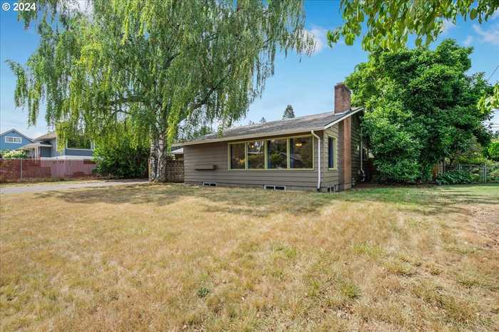 photo 2: 921 NE 153RD AVE, Portland OR 97230