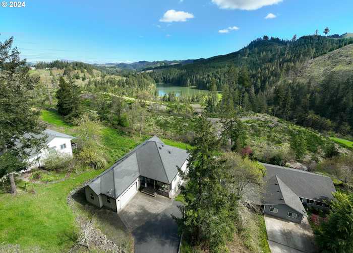 photo 1: 1836 LAKE VIEW DR, Sutherlin OR 97479