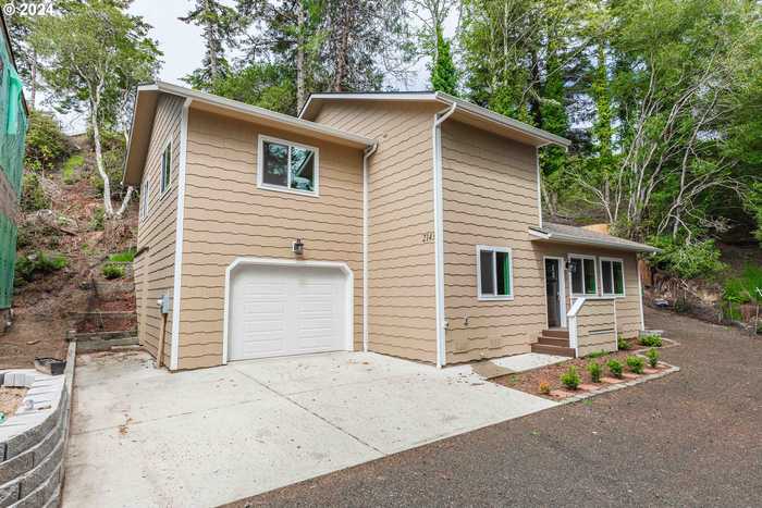 photo 1: 2143 Ash ST, North Bend OR 97459