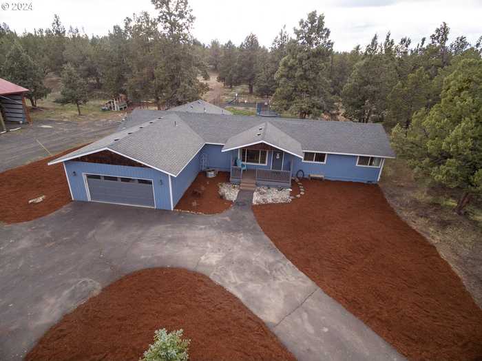 photo 2: 64215 HUNNELL RD, Bend OR 97703