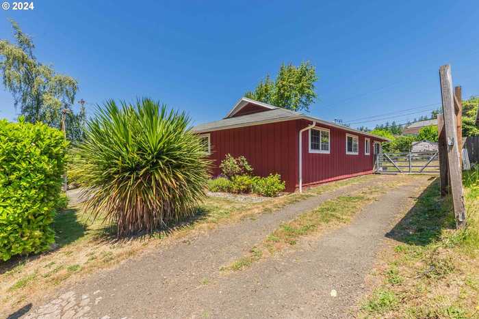 photo 2: 1860 OCEAN BLVD, Coos Bay OR 97420