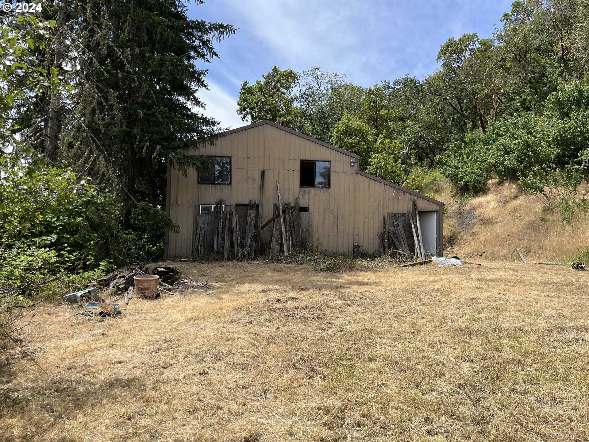 photo 1: 130 NW MAKAH CT, Roseburg OR 97470