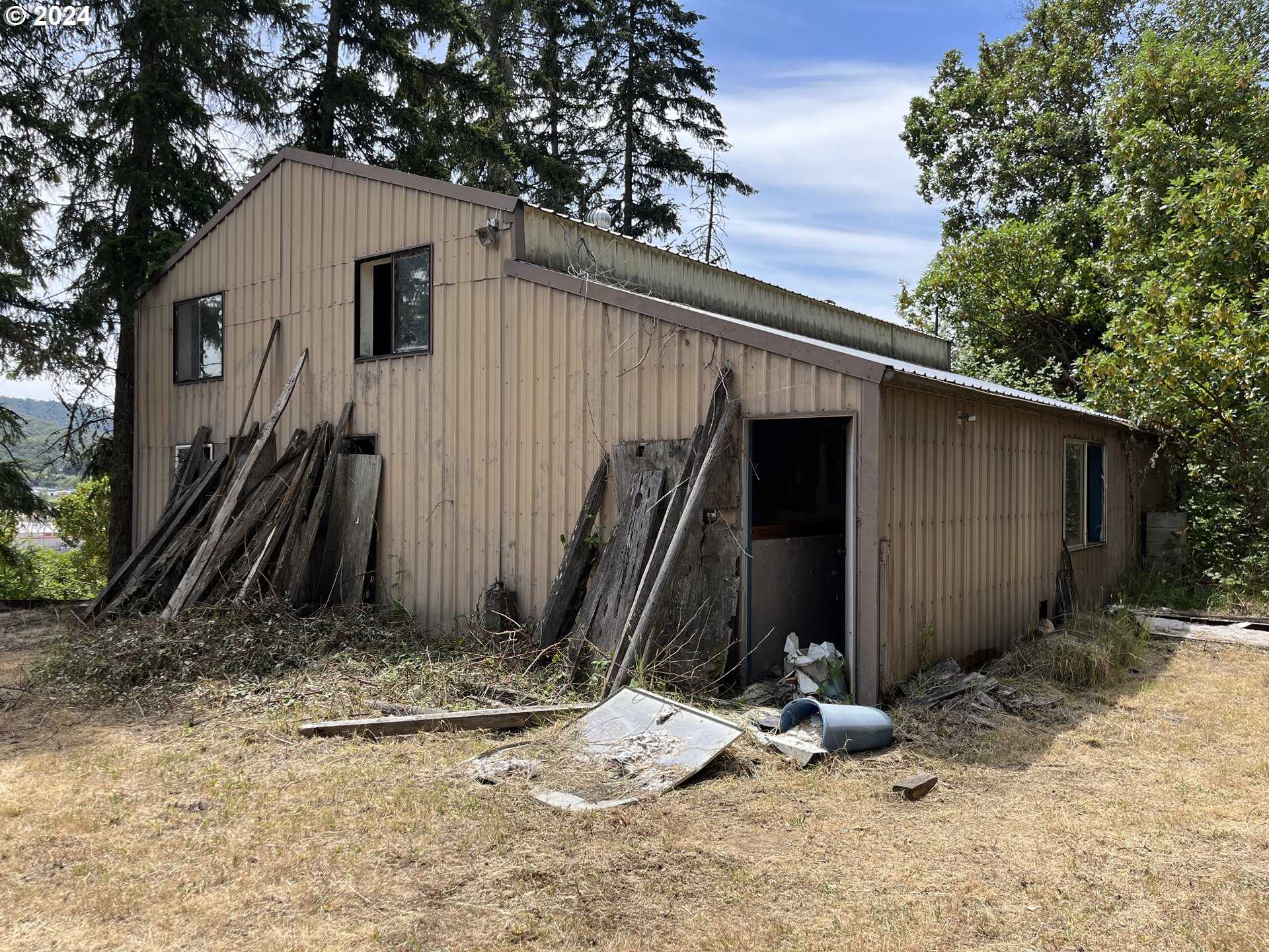 photo 3: 130 NW MAKAH CT, Roseburg OR 97470