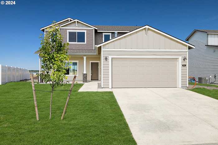 photo 2: 2123 NE 5TH ST, Hermiston OR 97838