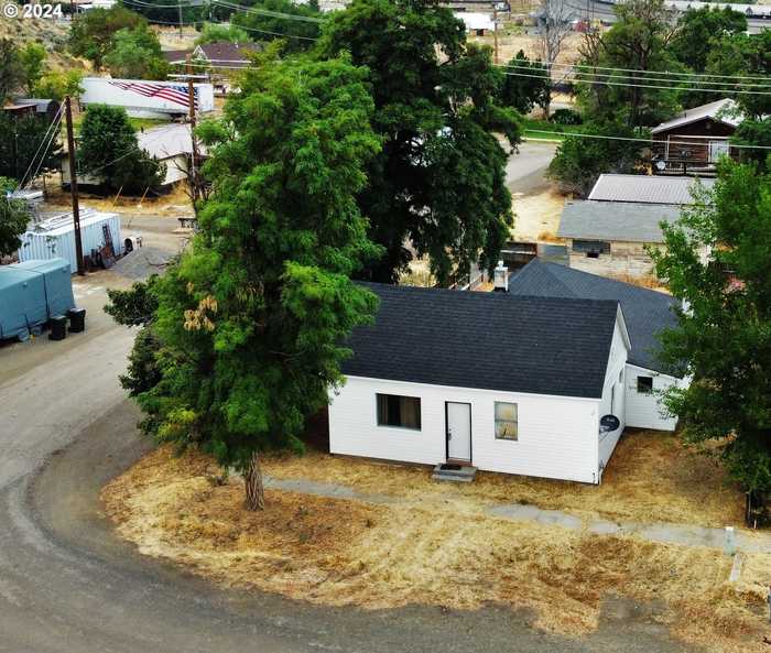 photo 1: 295 W ADAMS ST, Huntington OR 97907