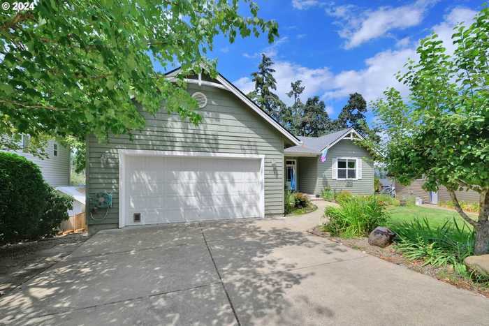 photo 1: 6880 GLACIER DR, Springfield OR 97478