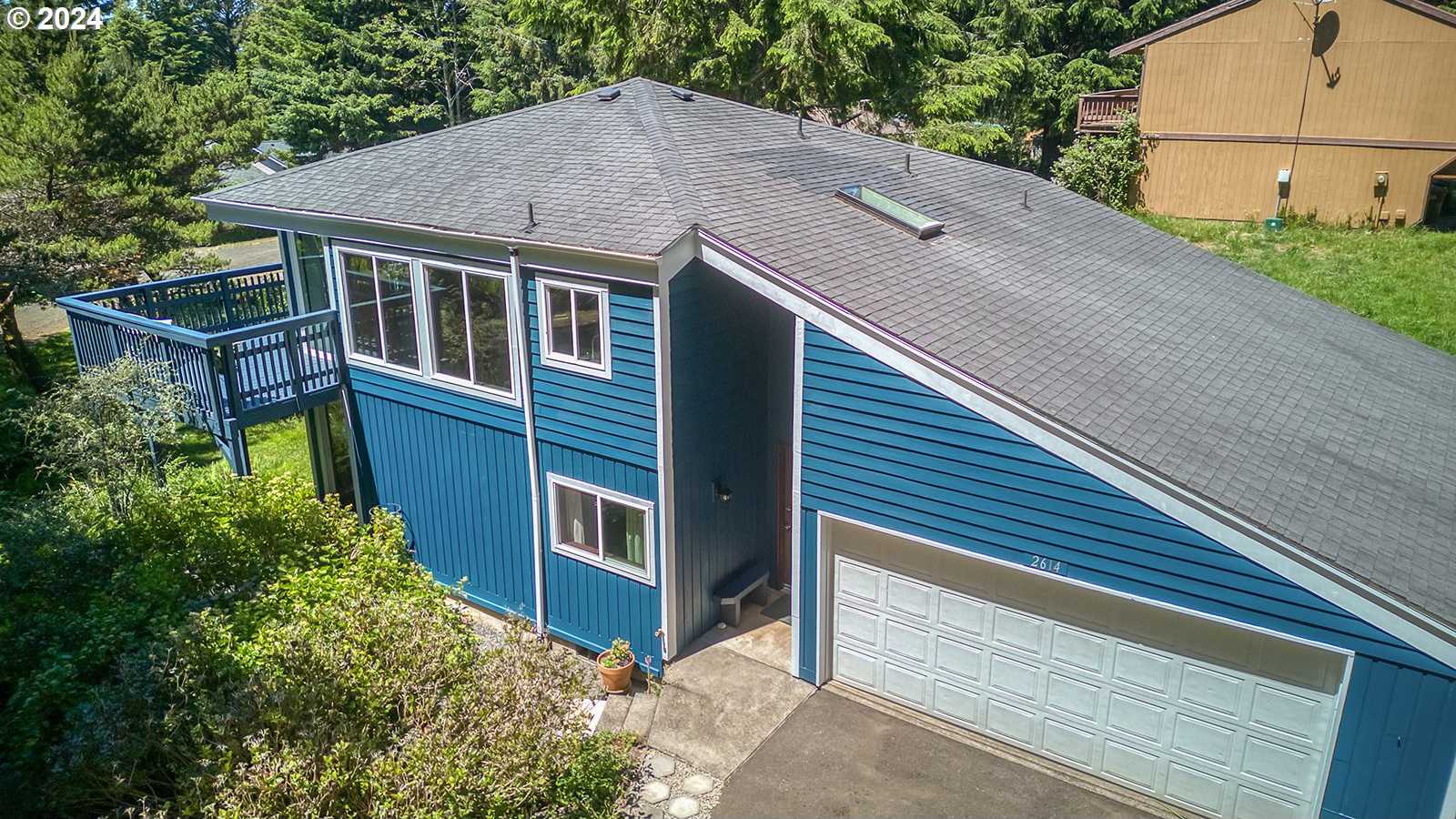 photo 2: 2614 NE HEMLOCK DR, Yachats OR 97498