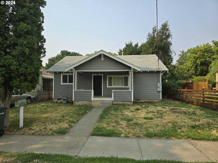 photo 1: 1413 V AVE, La Grande OR 97850