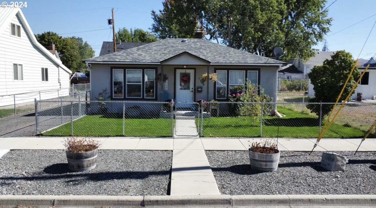 photo 1: 2210 8th ST, Baker City OR 97814