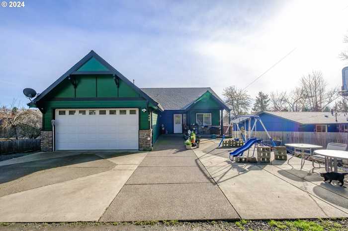 photo 1: 440 SPAULDING AVE, Brownsville OR 97327