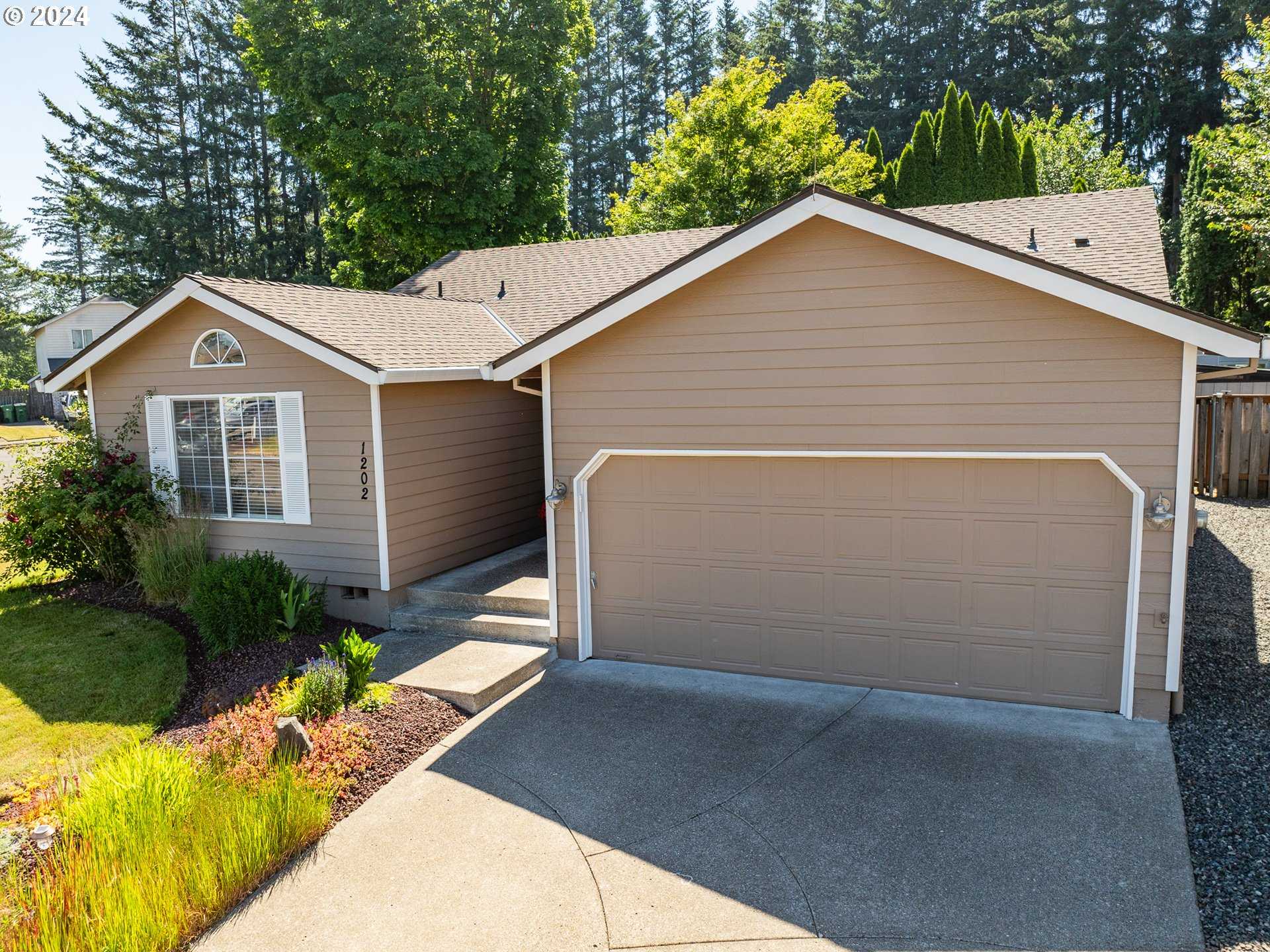 photo 3: 1202 SE ALTHAUS DR, Troutdale OR 97060