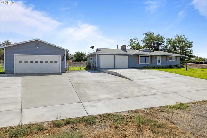 photo 1: 258 MONROE ST, Umatilla OR 97882