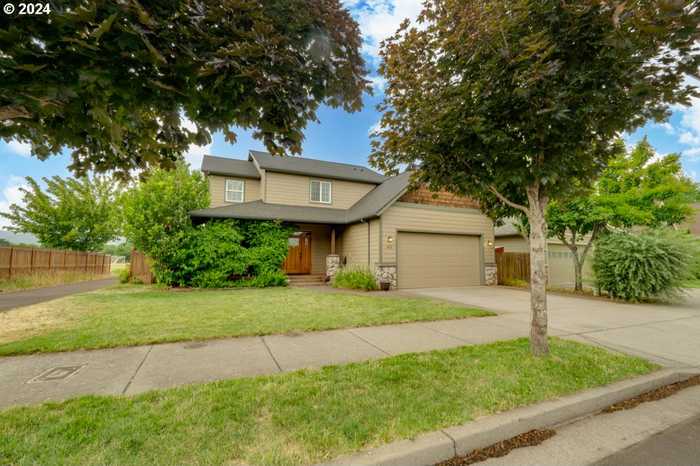 photo 2: 1572 5TH ST, Hood River OR 97031