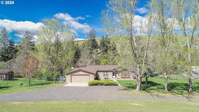 photo 2: 6863 WELLS RD, The Dalles OR 97058