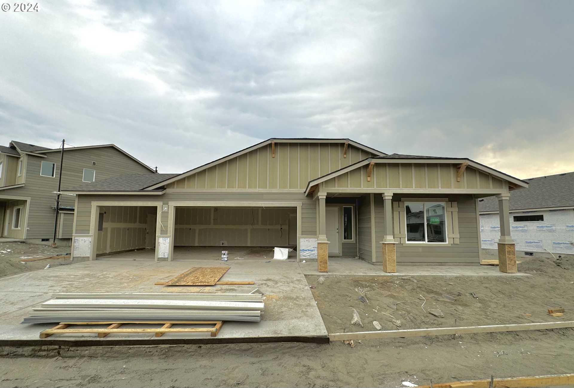 photo 1: 1664 NE 8th PL, Hermiston OR 97838