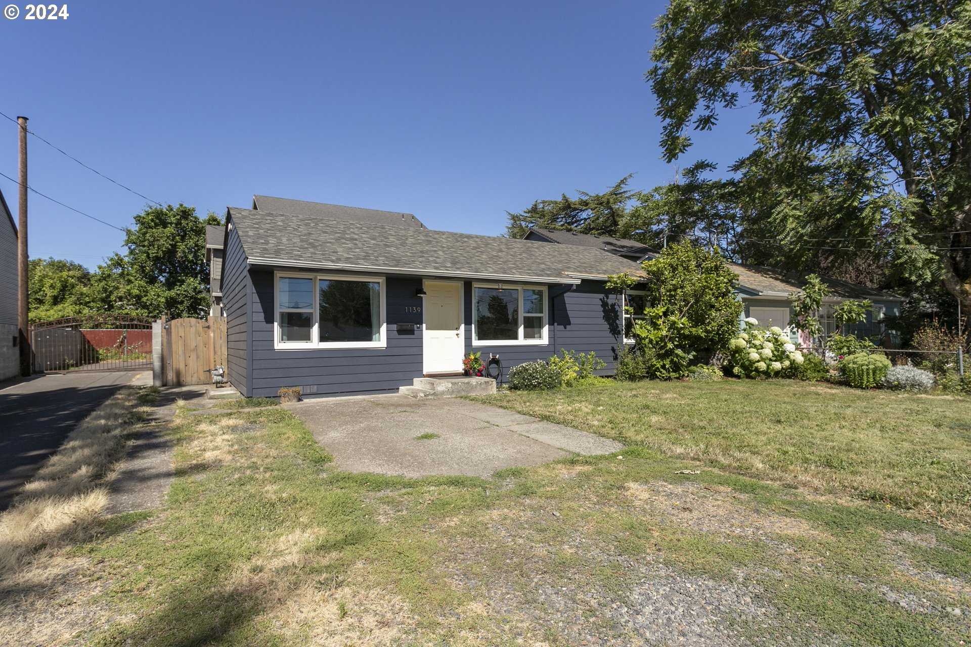 photo 3: 1139 SE 85TH AVE, Portland OR 97216