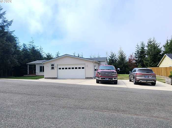 photo 2: 91570 GRINNELL LN, Coos Bay OR 97420