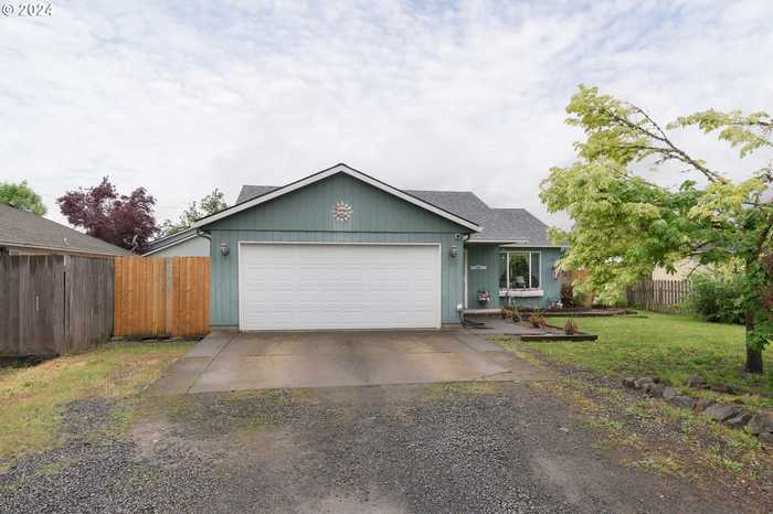 photo 1: 426 S 42ND PL, Springfield OR 97478